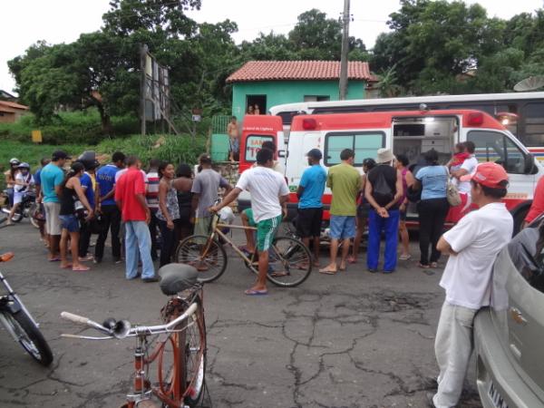 Acidente envolvendo carro e moto na Av. Bucar Neto. (Imagem:FlorianoNews)