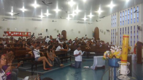 Momento de espiritualidade na Igreja de Nossa Senhora das Graças.(Imagem:FlorianoNews)