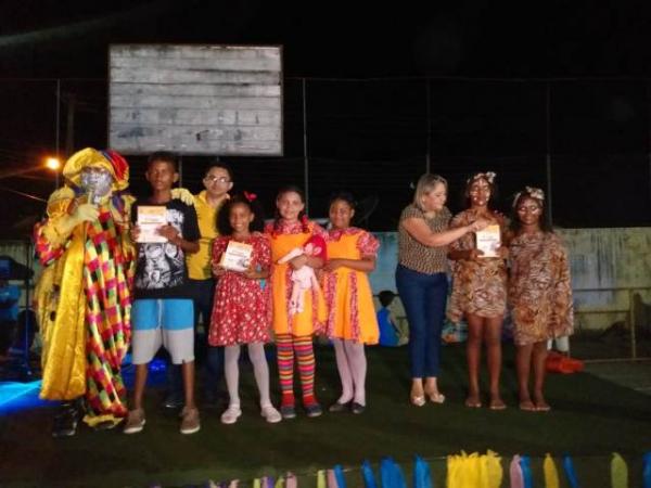 Show do Palhaço Carrapeta leva alegria à criançada de Floriano.(Imagem:FlorianoNews)