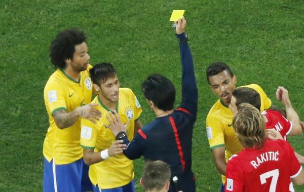 Neymar é punido com cartão amarelo: preocupação para a sequência da Copa do Mundo.(Imagem:Reuters)