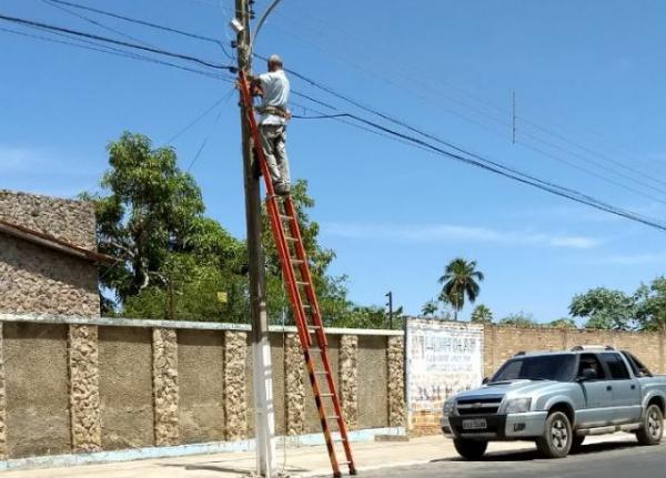 Manutenção de caixas da Rádio Comércio oferece melhor qualidade de som em Floriano.(Imagem:FlorianoNews)