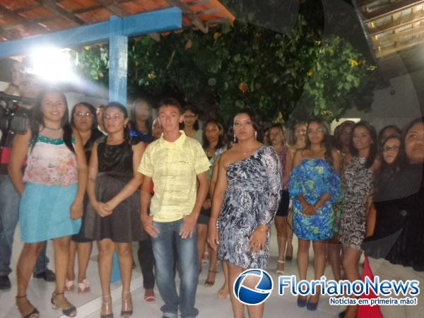 Formandos em Pedagogia participaram de solenidade de descerramento de placa de formatura.(Imagem:FlorianoNews)