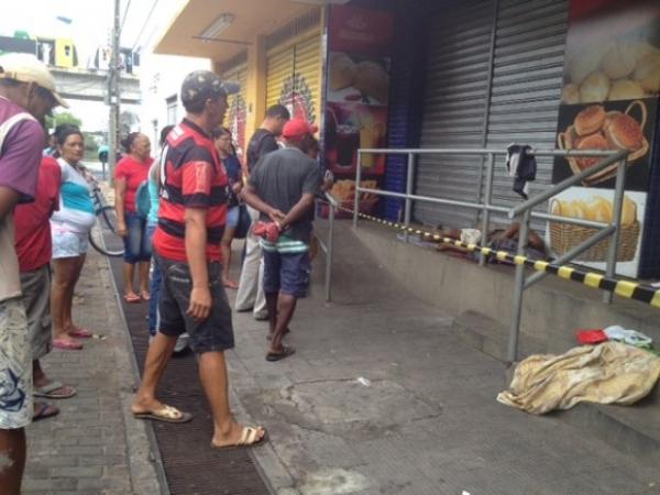 Vítima dormia na calçada de uma loja quando foi espancada até morte (Imagem:Catarina Costa/G1)