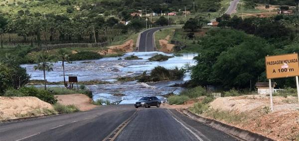 Barragem transborda(Imagem:Reprodução)