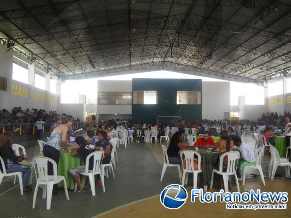 Famílias contempladas no programa ''Minha Casa Minha Vida'' assinam contratos.(Imagem:FlorianoNews)