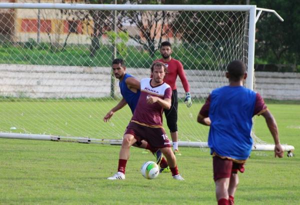 Gilson Tussi atuou no lugar de Amarildo deslocado para a lateral esquerda.(Imagem:Emanuele Madeira)