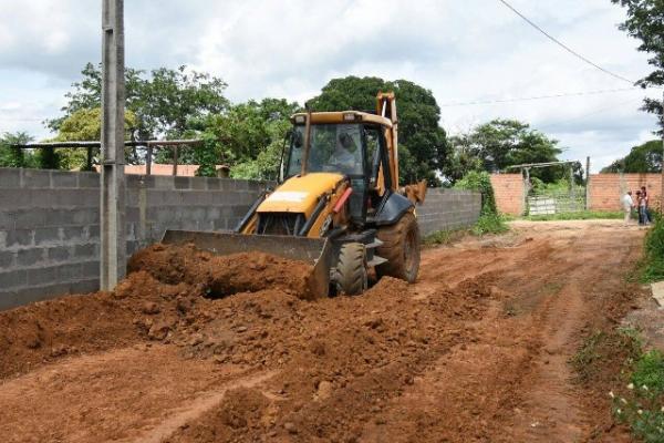 Bairro Cajueiro II recebe serviços de correção de solo.(Imagem:SECOM)