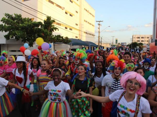 Dezenas de voluntários fizeram parte da ação.(Imagem:Ellyo Teixeira/G1)