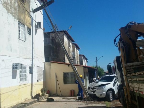 Motorista embriagado perde controle e derruba poste na Zona Sul.(Imagem:Ellyo Teixeira/G1)