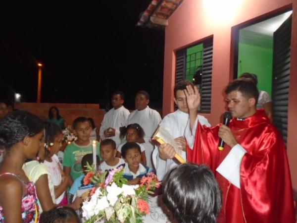 Crianças e jovens recebem sacramento da primeira Eucaristia em Floriano.(Imagem:FlorianoNews)