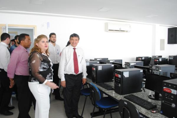 Wellington Dias visita sede da Faculdade de Ensino Superior de Floriano.(Imagem:ASCOM)