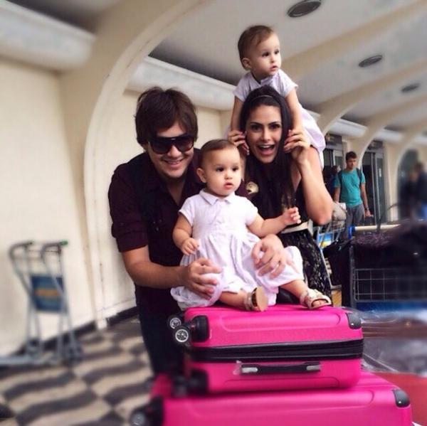 Bruno e Natália com as filhas.(Imagem:Reprodução/Instagram)