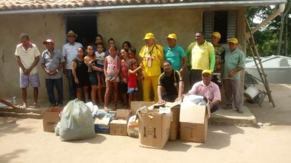 Projeto Amarelinho distribui alimentos e roupas a moradores da zona rural de Floriano.(Imagem:FlorianoNews)