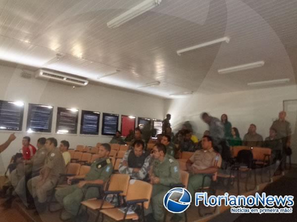 Policiais participam de palestra sobre atividade física e qualidade de vida.(Imagem:FlorianoNews)