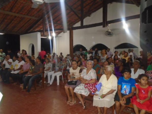 Católicos florianenses participam do encerramento dos festejos de Santa Cruz. (Imagem:FlorianoNews)