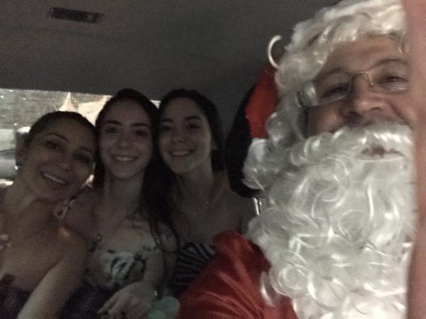 Ao volante, Papai Noel resgata família em shopping no Rio após temporal(Imagem:Arquivo pessoal)