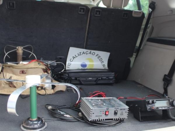 Rádio clandestino estava instalado em caminhão.(Imagem:Catarina Costa/G1)