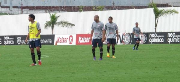 Adriano participou de treinamento no CT Dr. Joaquim Grava, nesta segunda.(Imagem: Gustavo Serbonchini)