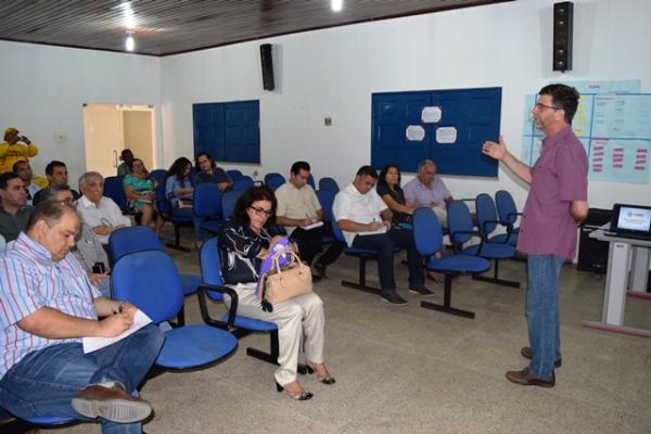 Gilberto Júnior se reúne com representantes de exploradora de gás e petróleo.(Imagem:Waldemir Miranda)