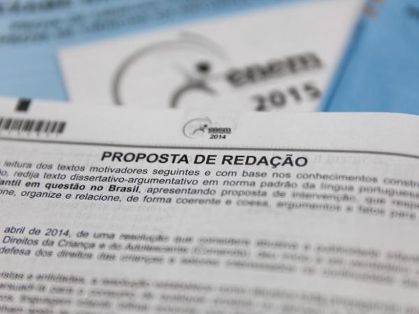 Caderno de prova do Enem 2015: redação.(Imagem:Marcelo Brandt/G1)