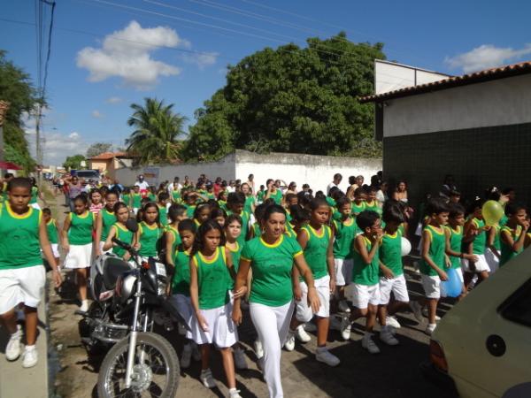 Colégio Industrial comemora o 43° aniversário com desfile cívico.(Imagem:FlorianoNews)