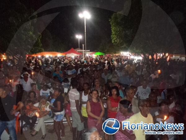 Fiais na praça após a chegada da Procissão.(Imagem:FlorianoNews)