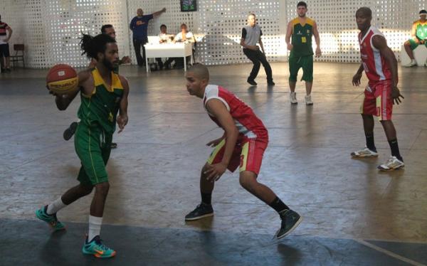 Piauiense de basquete conhece o último time classificado para o quadrangular neste sábado.(Imagem: Ramiro Pena)