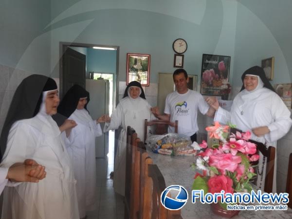 Prefeitura de Floriano fez entrega de cestas básicas para famílias carentes do município.(Imagem:FlorianoNews)