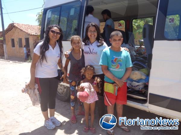 Distribuição de brinquedos marca encerramento de projeto solidário da Escola Pequeno Príncipe.(Imagem:FlorianoNews)