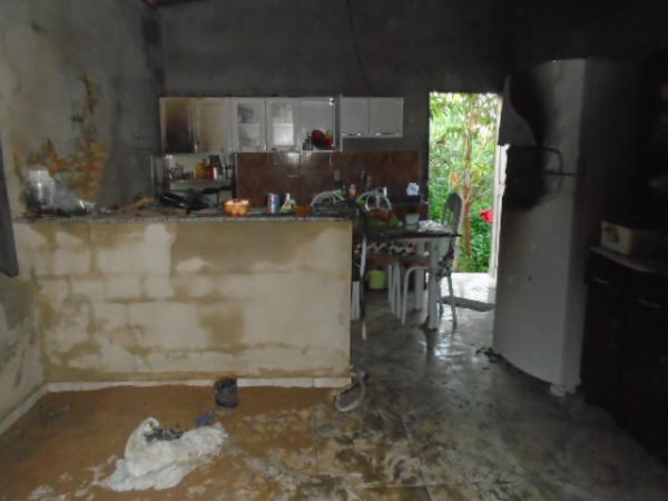 Vazamento em botijão de gás provoca incêndio em residência na Vila Parnaíba.(Imagem:FlorianoNews)