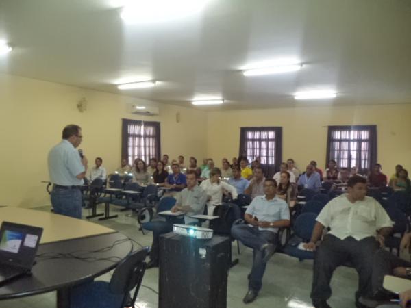 Presidente da Eletrobras PI participa de reunião em Floriano.(Imagem:FlorianoNews)