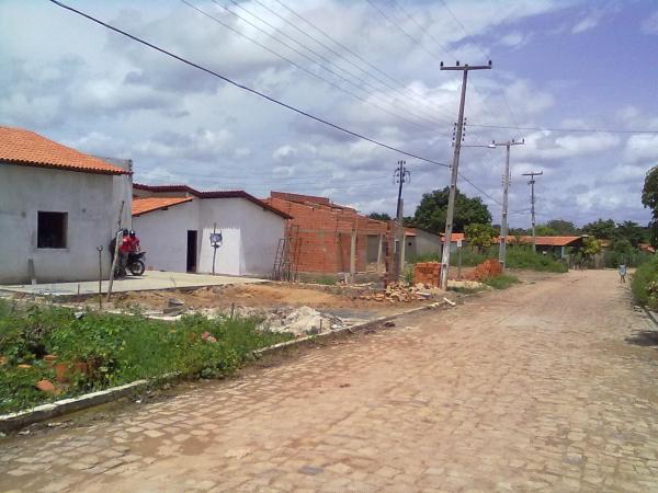 Morador indignado denuncia situação precária de ruas no bairro Princesa do Sul.(Imagem:Robson Pires Borges)