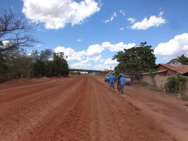 Prefeito Gilberto Júnior visitou obras de pavimentação asfáltica na Av. Beira-Rio.(Imagem:FlorianoNews)