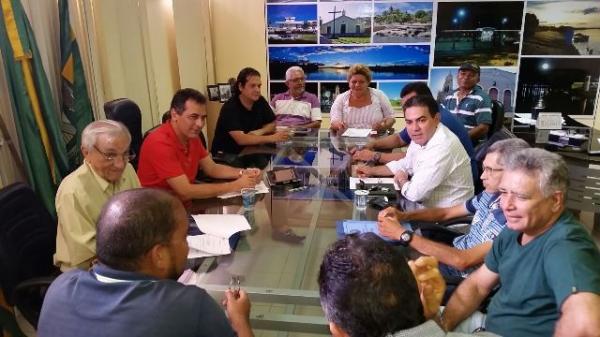 Prefeito Gilberto Júnior se reúne com a Comissão Organizadora do Carnaval.(Imagem:Waldemir Miranda)