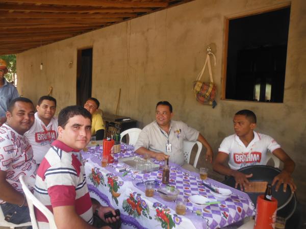 Funcionários da Disvale Brahma participam de almoço na localidade Morrinhos.(Imagem:FlorianoNews)