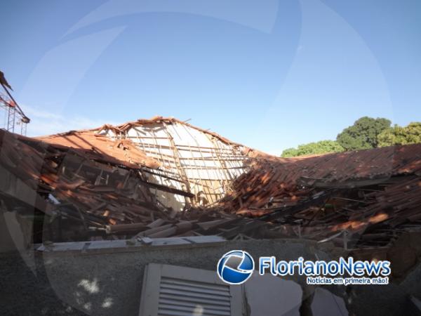 Teto de sala da APAE de Floriano desabou.(Imagem:FlorianoNews)