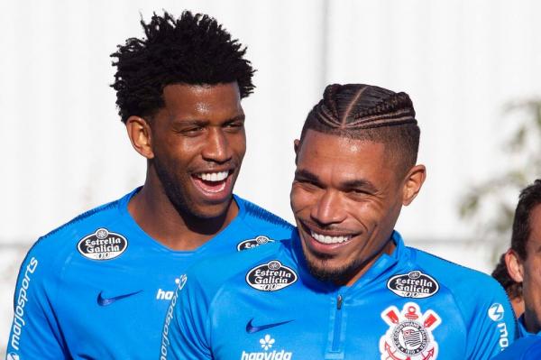 Gil e Júnior Urso em treinamento do Corinthians.(Imagem:Daniel Augusto Jr/Ag. Corinthians)