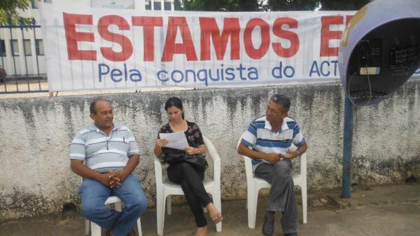 Em defesa do ACT 2013/2014, eletricitários de Floriano entraram em greve por tempo indeterminado.(Imagem:FlorianoNews)