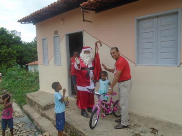 Papai Noel dos Correios adianta entrega de presentes em Floriano.(Imagem:FlorianoNews)