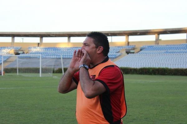 Jorge Pinheiro, técnico do Flamengo-PI, diz que não há favorito na final (Foto: )(Imagem:Abdias Bideh/GloboEsporte.com)