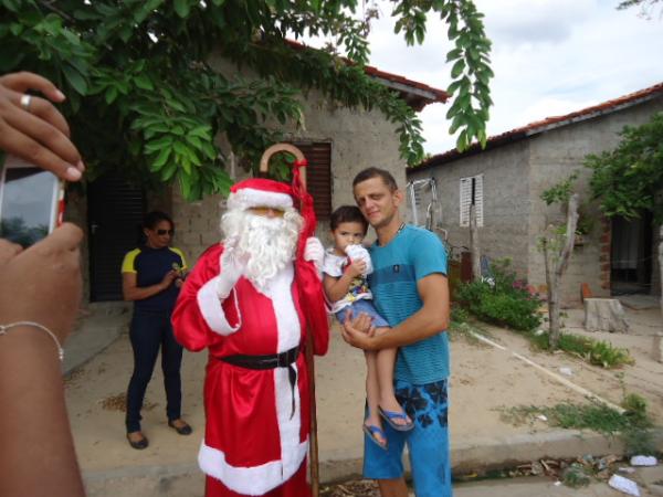 Jovens Interact e Rotary Club Princesa do Sul realizaram festa natalina em bairro de Floriano(Imagem:FlorianoNews)