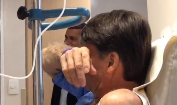 Presidente se emociona ao ouvir sucesso de Chitãozinho e Xororó em quarto de hospital.(Imagem:Reprodução)