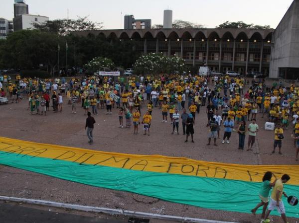 Manifestação aconteceu na frente da Assembleia Legislativa do Piauí.(Imagem:Catarina Costa / G1)