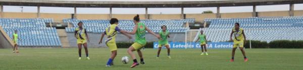 Treino do Tiradentes-PI no estádio Albertão.(Imagem:Emanuele Madeira)