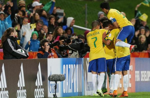 Após o belo gol de empate feito por Andreas Pereira, o Brasil pressionou, mas não conseguiu a virada que daria o hexa.(Imagem:AP)