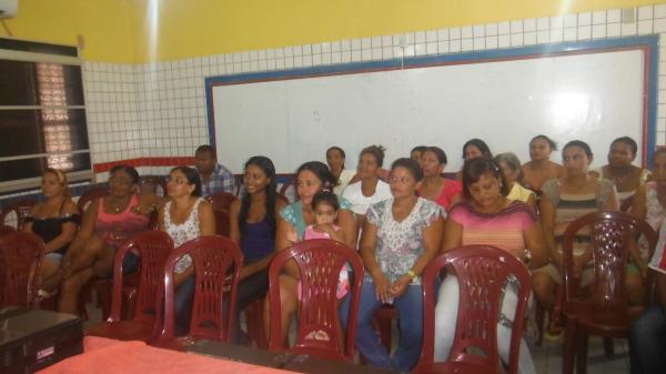 Centro de Ensino Ney Braga recebeu os pais dos alunos para reunião de pais e mestres.(Imagem:FlorianoNews)