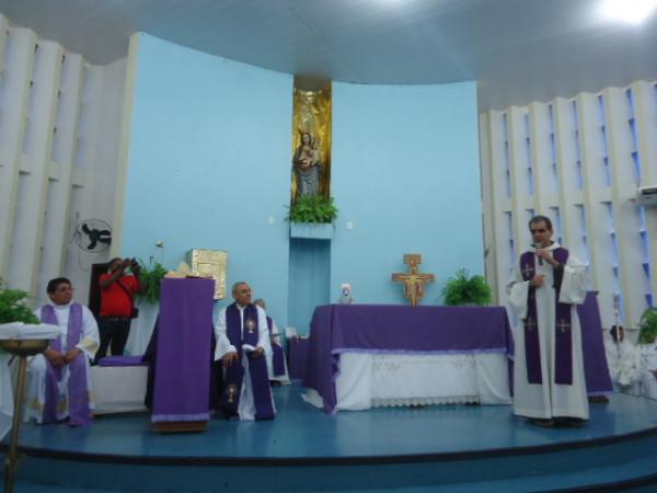 Frei Alfredo toma posse na Paróquia Nossa Senhora das Graças em Floriano.(Imagem:FlorianoNews)