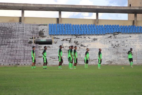 Flamengo-PI, treina finalizações no estádio Albertão.(Imagem:Joana Darc Cardoso)