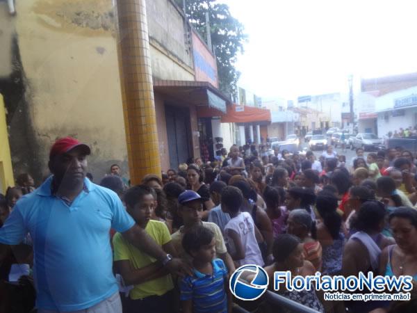 Papai Noel dos Correios realiza entrega de presentes em Floriano.(Imagem:FlorianoNews)