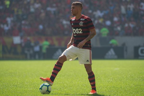 Colombiano entra em rota de colisão com o clube, que alega não ter recebido propostas por ele. Chateado por sair do time sem receber explicações, volante deixa o jogo contrariado.(Imagem:Alexandre Vidal / Flamengo)